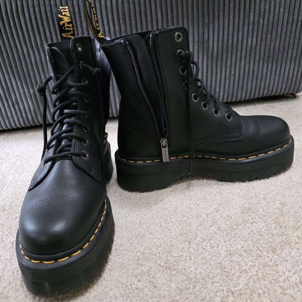 Excellent used Condition: Dr. Martens Black Leather Women's Boots